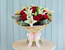 Букет цветов из:  Лилии и Розы в Себежи