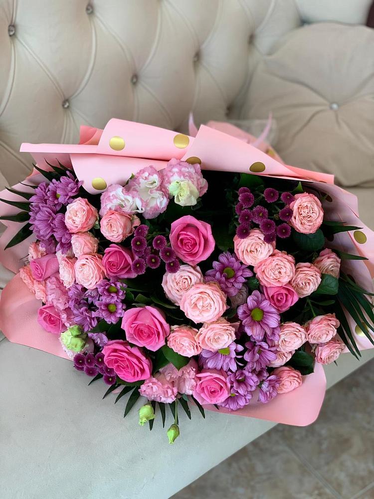 Букет цветов из: Хризантемы, Розы и Лизиантусы в Себежи