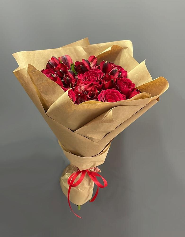 Букет цветов из: Альстромерии и Розы в Себежи