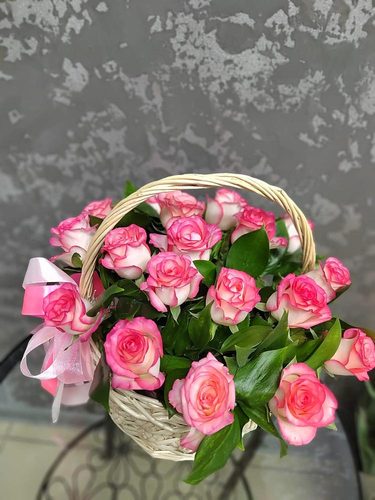 Цветочная композиция из Розы в корзине в Себежи