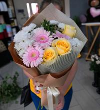 Букет цветов из:  Герберы, Розы и Хризантемы в Себежи