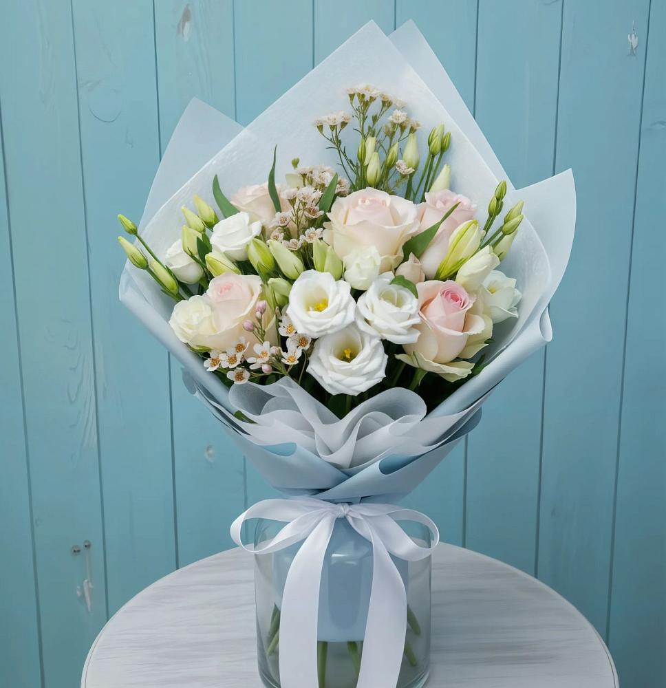 Букет цветов из: Розы и Лизиантусы в Себежи