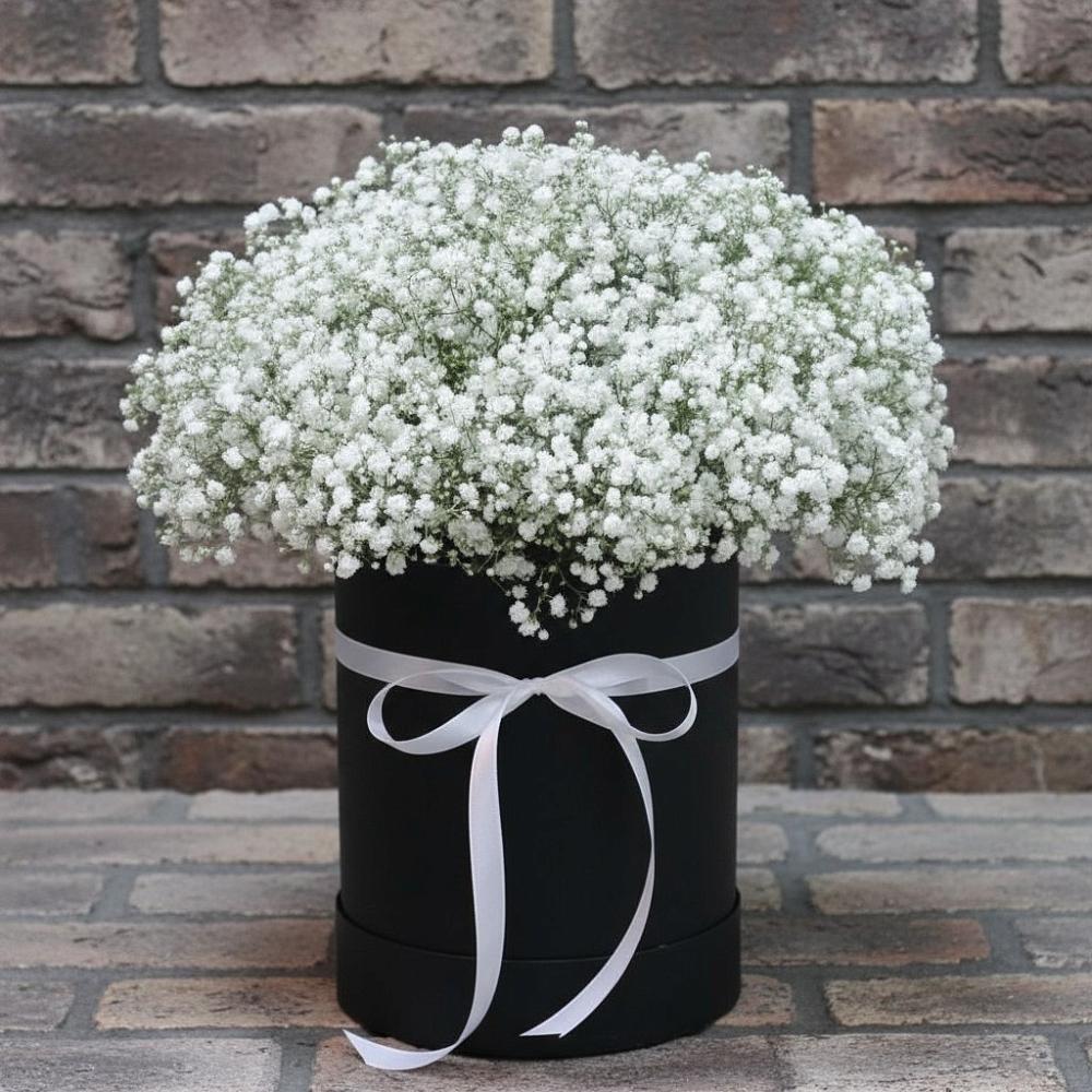 Цветочная композиция из Гипсофила в шляпной коробке в Себежи