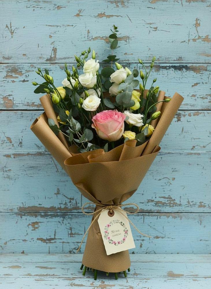 Букет цветов из: Розы и Лизиантусы в Себежи