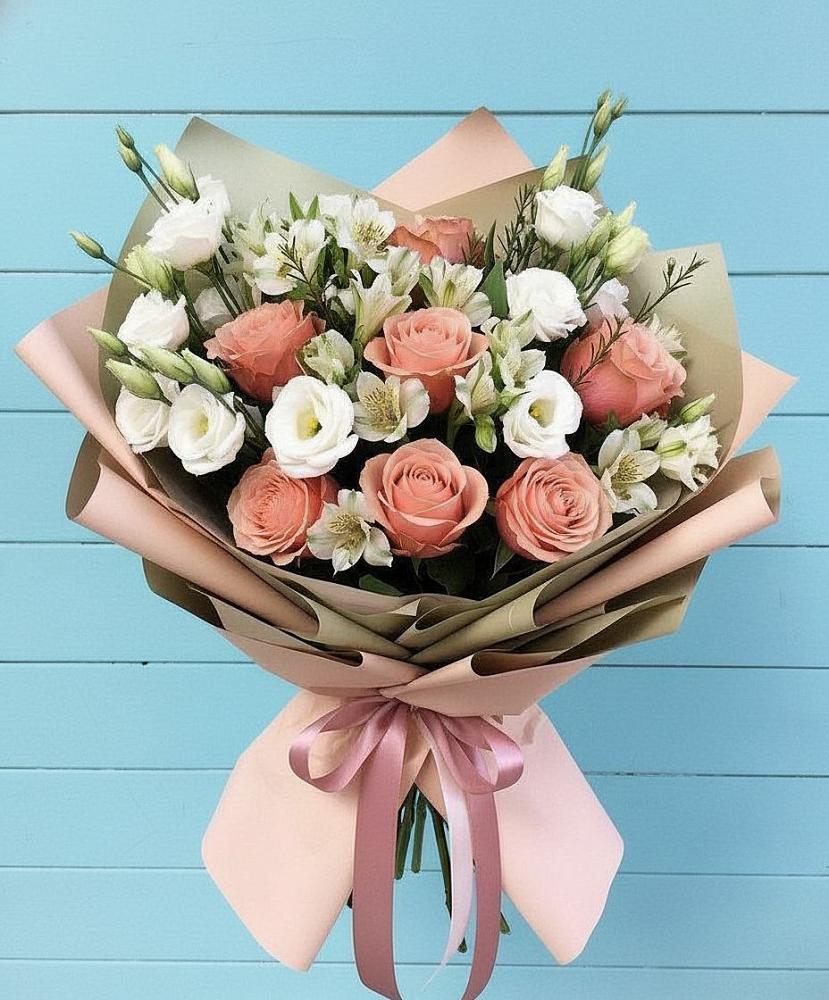 Букет цветов из: Розы, Альстромерии и Лизиантусы в Себежи