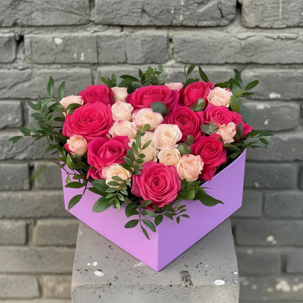 Цветочная композиция из Розы в коробке в Себежи