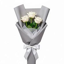 Букет 3 белые розы в Себежи