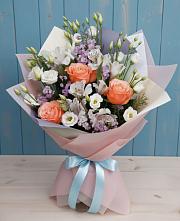 Букет цветов из:  Лизиантусы, Розы, Альстромерии и Гипсофила в Себежи
