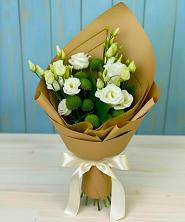 Букет цветов из:  Хризантемы и Лизиантусы в Себежи