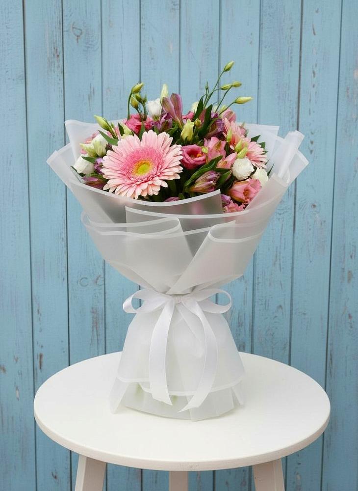 Букет цветов из: Герберы, Альстромерии и Лизиантусы в Себежи