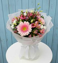 Букет цветов из:  Герберы, Альстромерии и Лизиантусы #REPLACE_PRED# Себежи