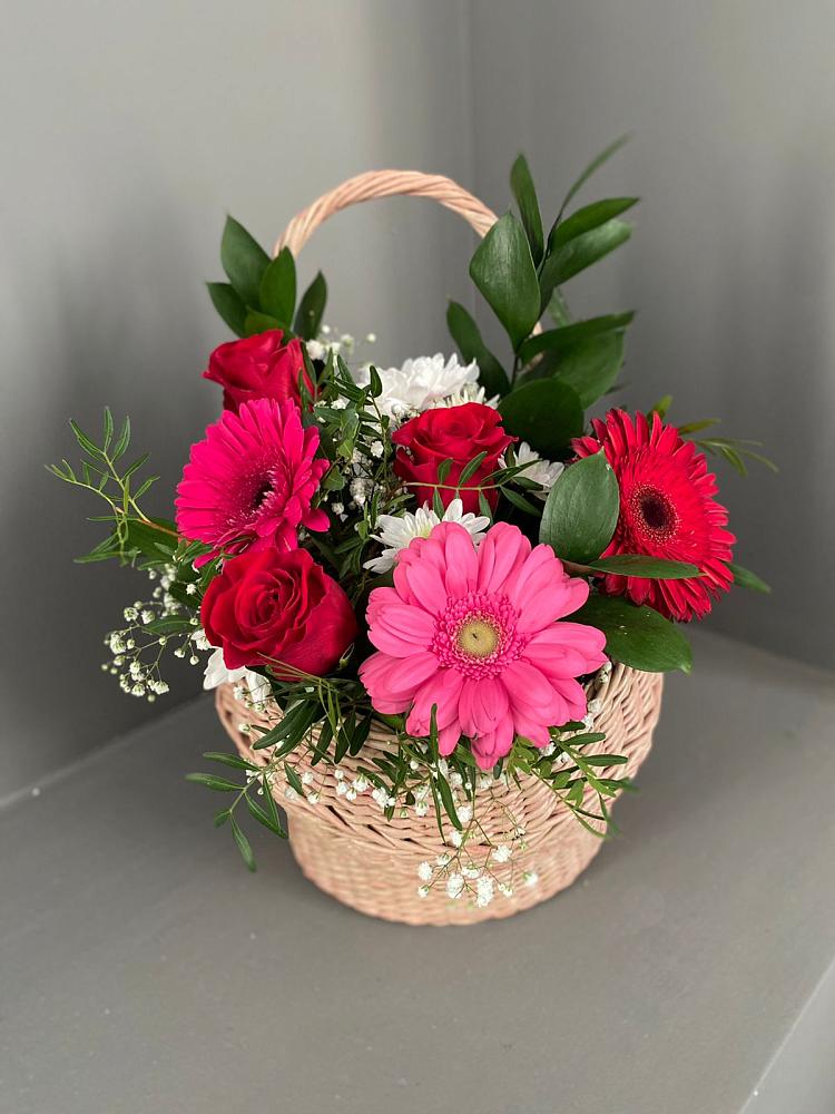 Цветочная композиция из Розы, Хризантемы и Герберы в корзине в Себежи