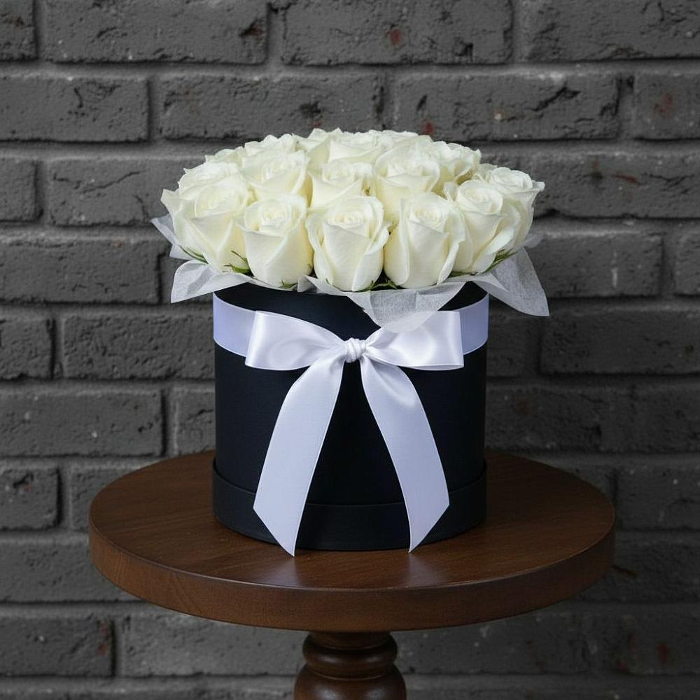 Цветочная композиция из Розы в шляпной коробке в Себежи