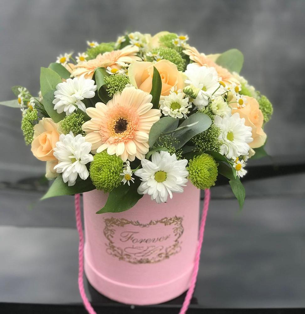 Цветочная композиция из Розы, Герберы и Хризантемы в шляпной коробке в Себежи