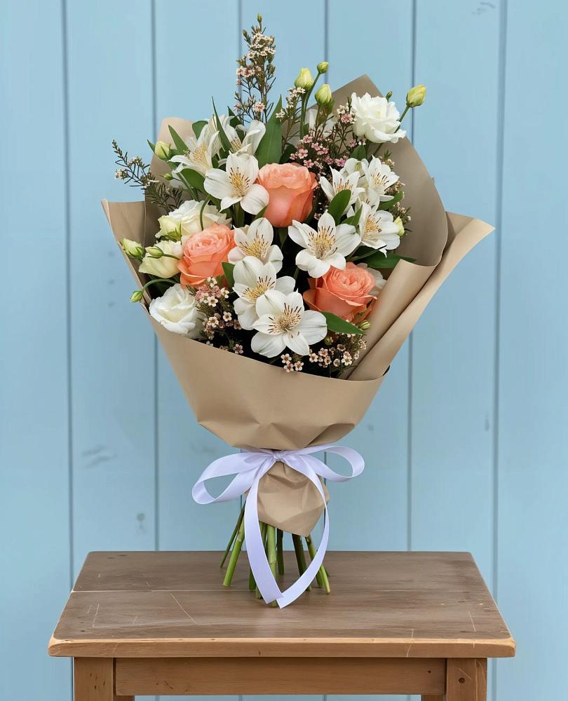 Букет цветов из: Альстромерии, Лизиантусы, Розы и Хризантемы в Себежи