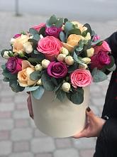 Цветочная композиция из Розы в шляпной коробке в Себежи